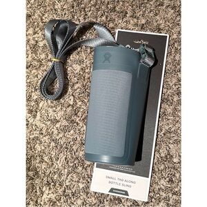 Hydro Flask Bottle Sling in Blue and Gray